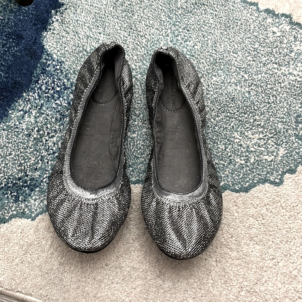 Bandolino Size 8 Silver Metallic Flats